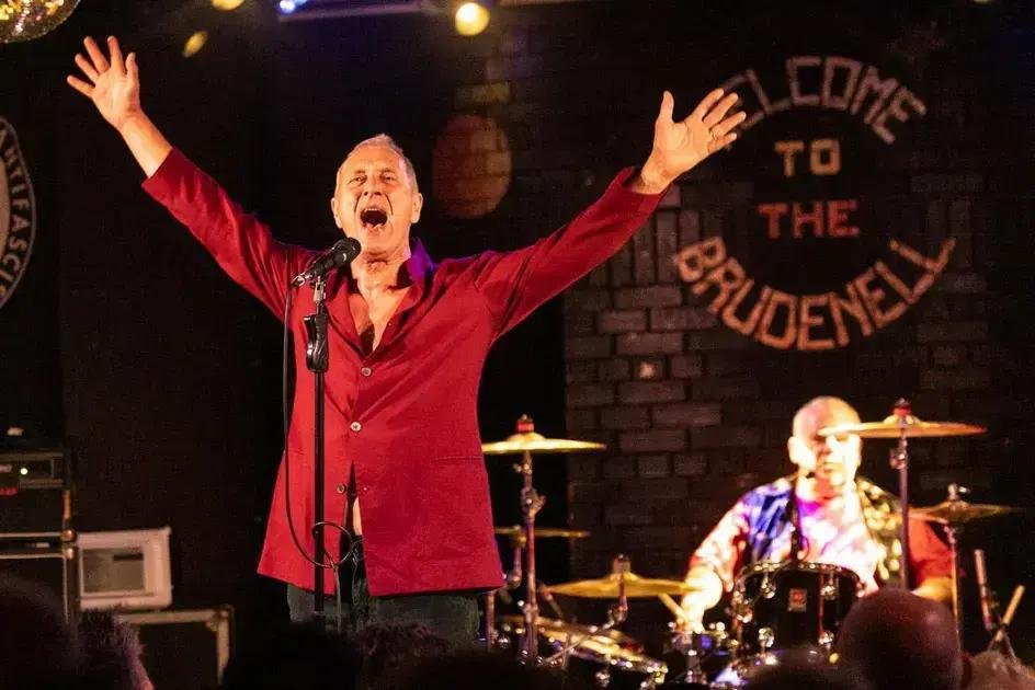 Gang of Four Se Despede em Grande Estilo no Brudenell Social Club em Leeds