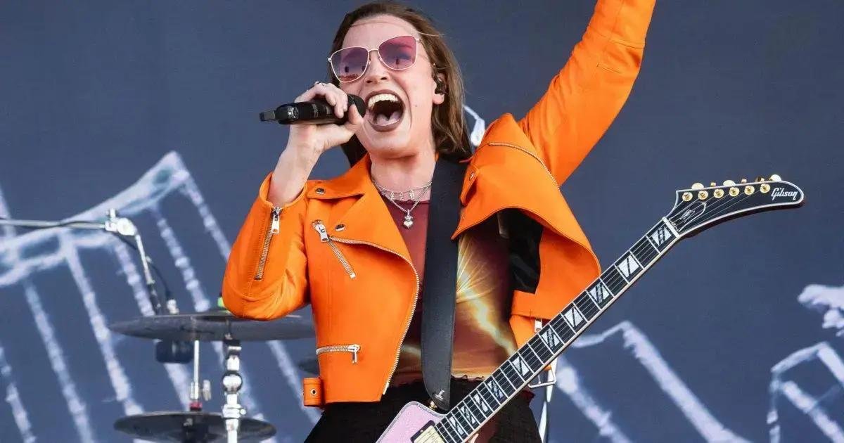 Lzzy Hale Revela Suas Maiores Inspirações Musicais em Entrevista
