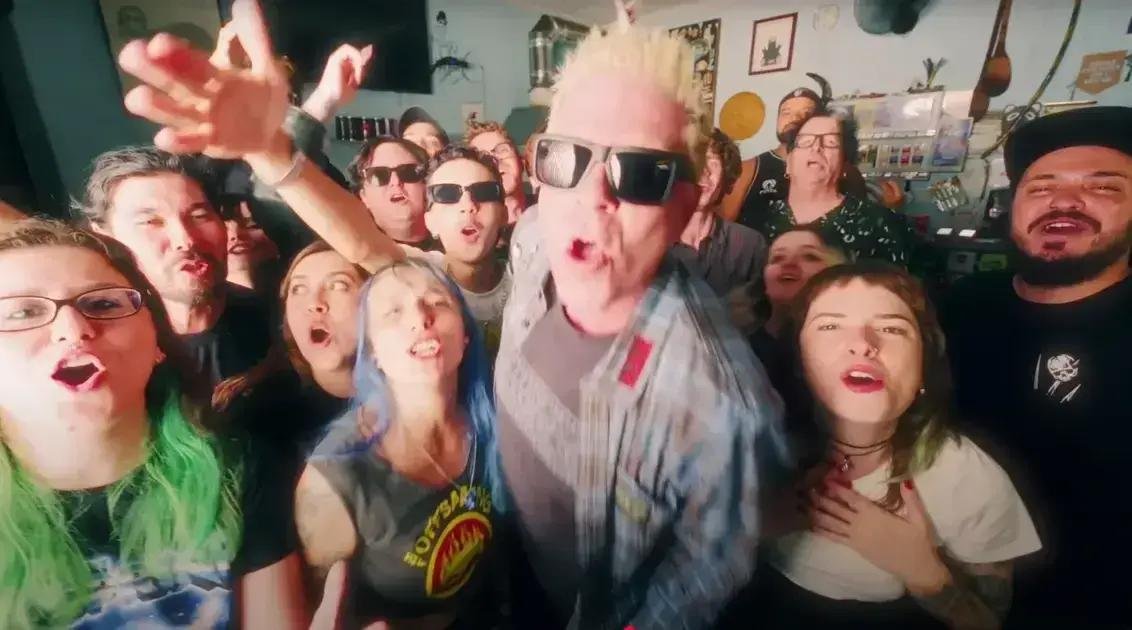 The Offspring Lança Videoclipe Grava no Brasil em Homenagem aos Fãs