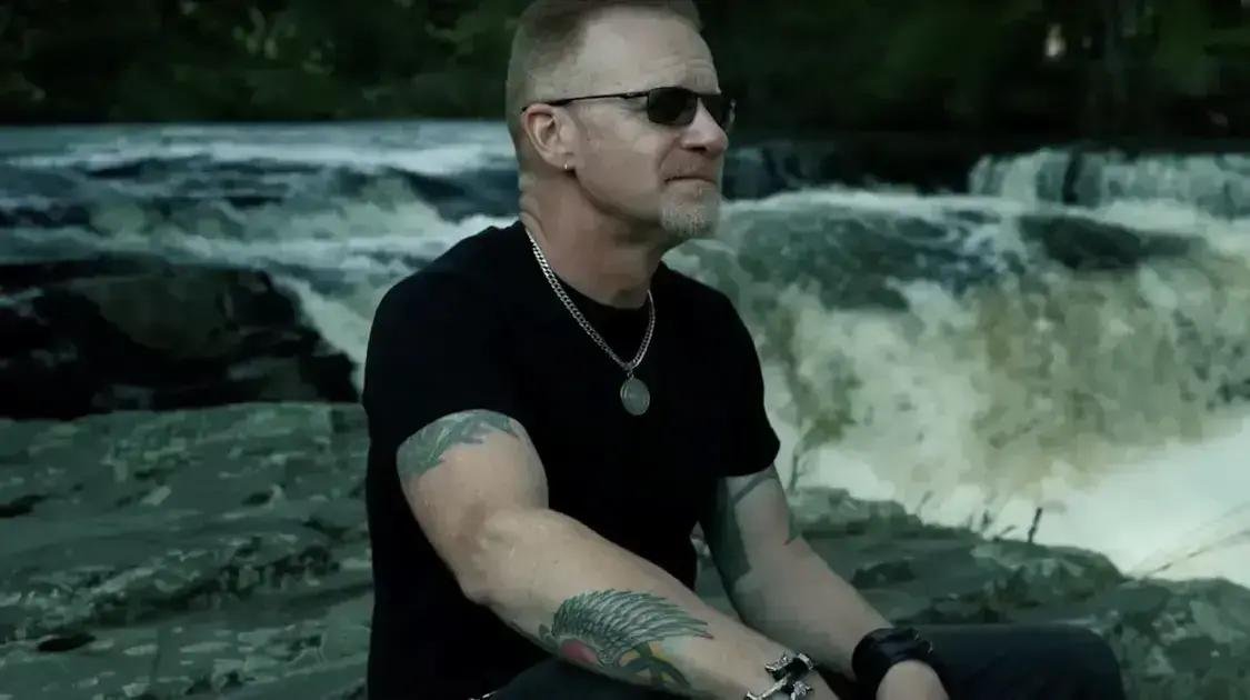 Como Matt Barlow evita polarizações e mantém o foco na música e na esperança no mundo atual