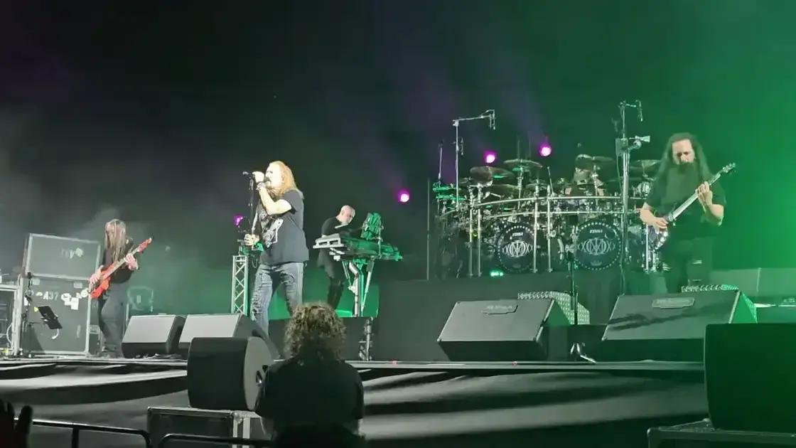 Dream Theater homenageia Pink Floyd tocando 'Echoes' ao vivo em Pompeia