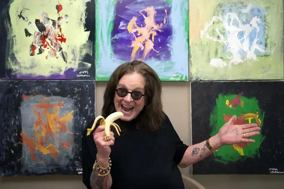 Ozzy Osbourne lança obra de arte com chimpanzés para ajudar na conservação