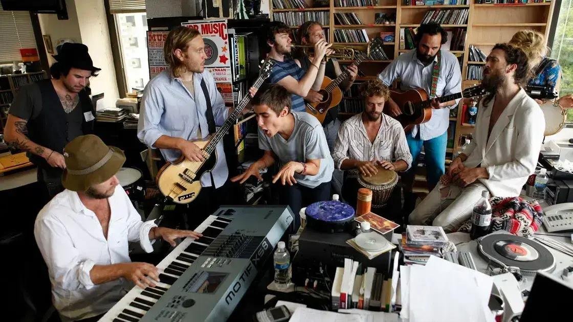 Alex Ebert defende 'Home' como uma canção com grande valor, apesar de sua má produção