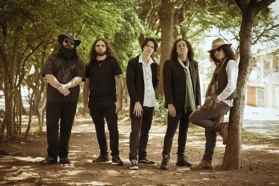 Fan participation e criatividade: o novo videoclipe de Fabiano Negri com fãs do rock brasileiro