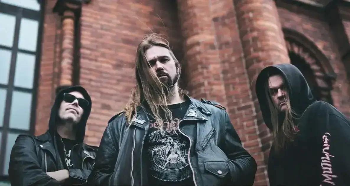Hooded Menace lança novo álbum de death-doom com som inovador e atmosferas sombrias