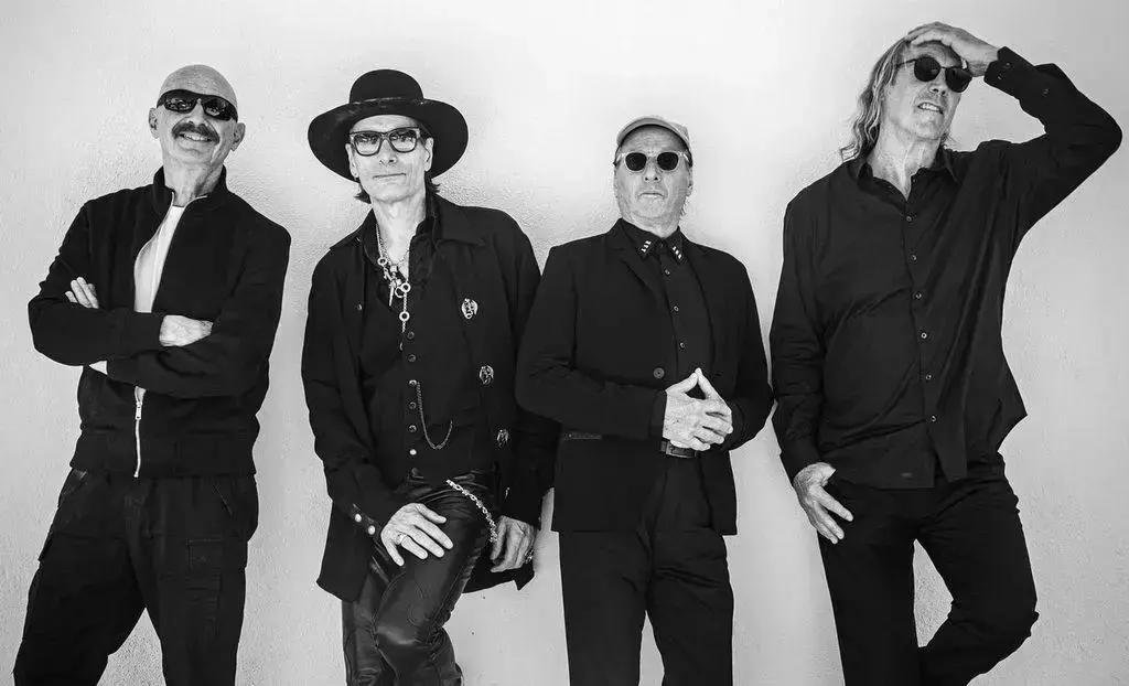 Releitura de King Crimson: Conheça o projeto que une lendas do rock progressivo
